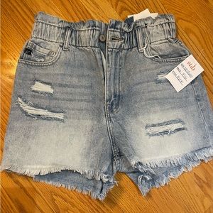 NWT Kan Can denim shorts, size 27. Bucket waist and soft 100% cotton. 3in rise